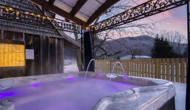 Scenic Rt 4: Hot tub, minutes to everything!