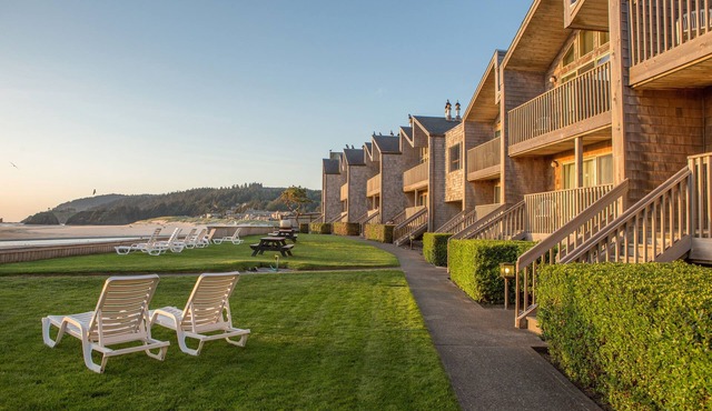 Schooner's Cove Inn