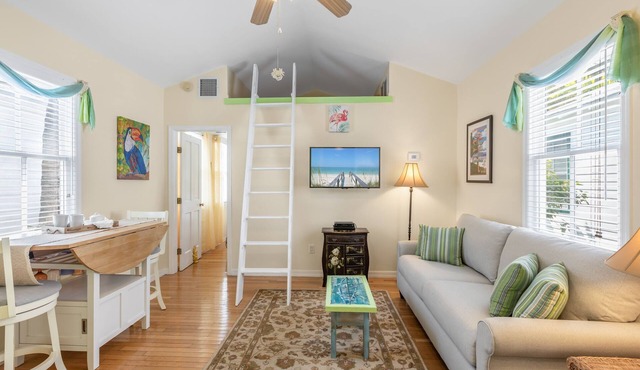 SEAPORT SANCTUARY ~ Come and Enjoy this Romantic & Lovely Couples Hideaway!