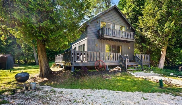 Secluded Cabin! Hot Tub, Lake Access, Arcade RM!