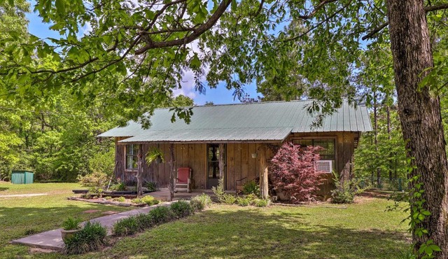 Secluded Cabin w/Pond ~ 37 Mi to Gulf Coast!