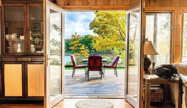 Secluded Home w/private Portage Lk dock & beach next to Lk Michigan beach