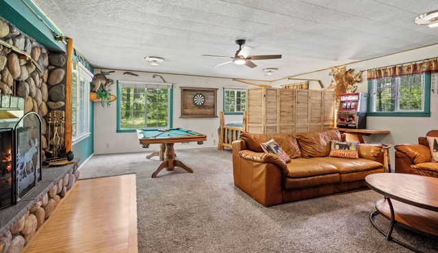 Secluded River Front Cabin @ Mt Rainier w/Hot Tub