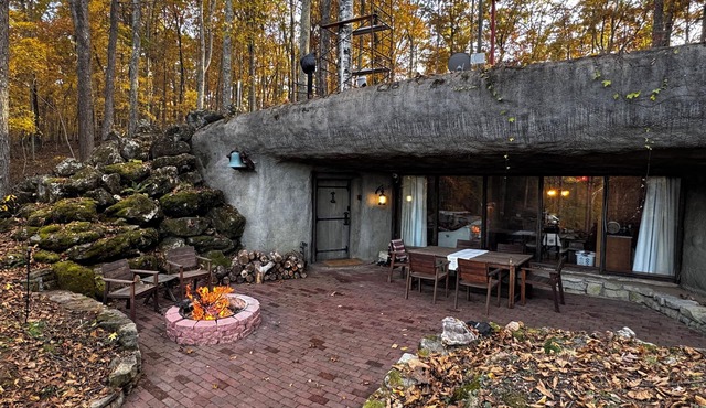 Secluded Underground Cabin in Ozarks Wilderness