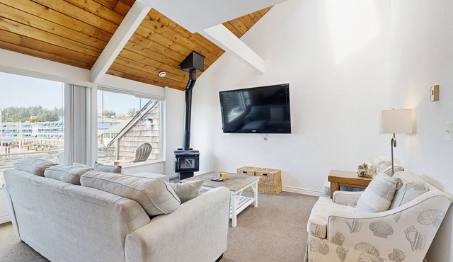 Second Floor Condo with Marina View, High-Speed WiFi, Water View, and Balcony
