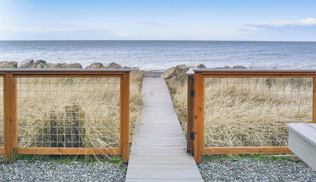 Sequim Shoreline Retreat w/2 Decks: Dogs Welcome!
