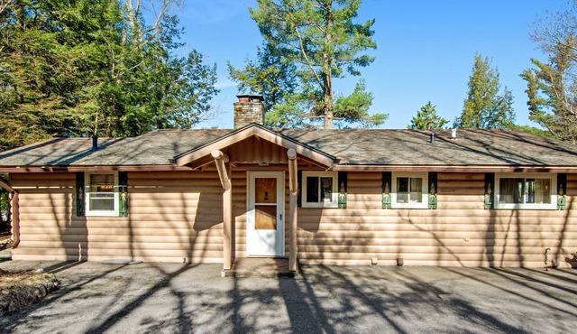 Serene lakefront cabin with kayaks, fire pit, grill, WiFi, & Netflix