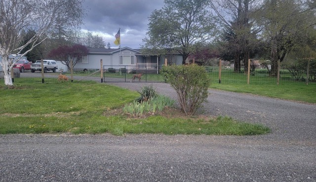 Serenity Awaits Entire Home with AC, WiFi centrally located on over 2 flat acres