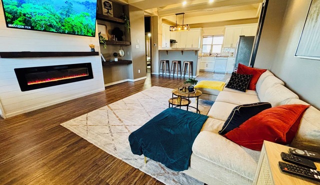 Serenity House Work-Ready Pool table & Laundry