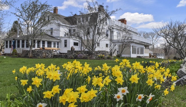 Shelter Harbor Inn