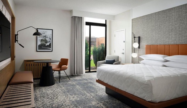Sheraton Grand Rapids Airport Hotel