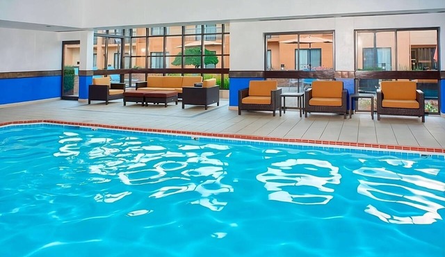 Short Distance From The Well Known Sites! 2 Lovely Units, Pool, Parking!