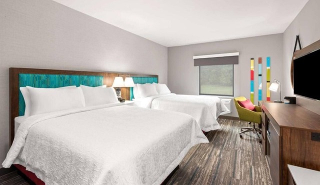 Short Drive to Portland Attractions! Indoor Pool, Free Parking & Breakfast!