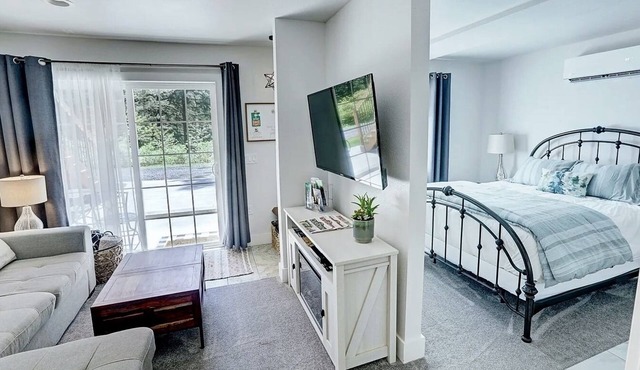 Silver Falls Luxury Studio-1/2 mi from Silver Falls
