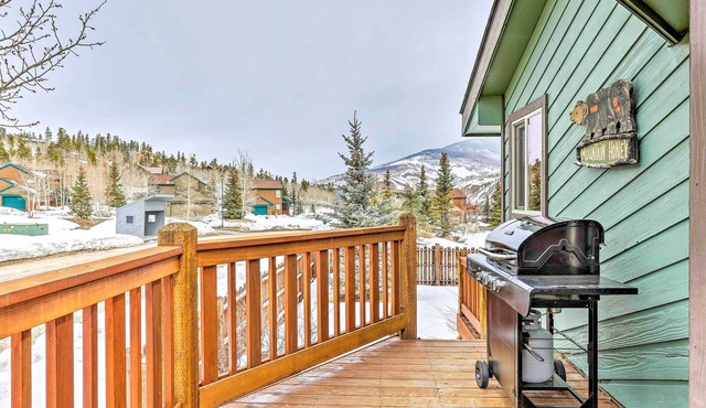 Silverthorne Ski Base w/Mtn Views: Walk to Trails