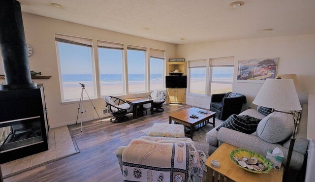Singing Sands Oceanfront cabin in Tierra Del Mar.