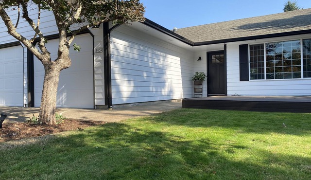 Single Level, Modern, and Clean 3 Bedroom 2 Bath Park Like Property