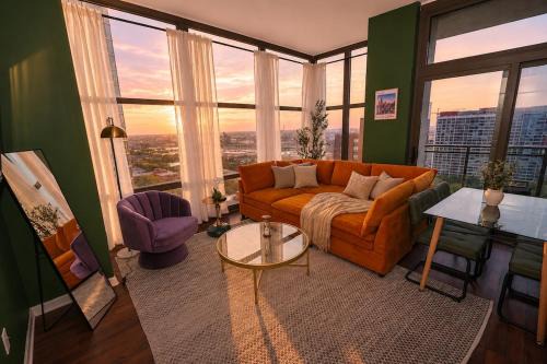 Skyline 2BR on 20th Floor near Grant Park with Paid Parking