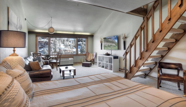 Skyline Loft | AC, Pool, Hot Tub, Golf & Ski