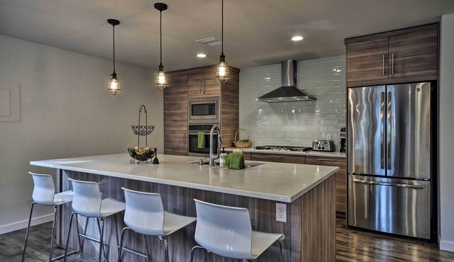 Sleek Riverfront Condo on Pier in Downtown Astoria