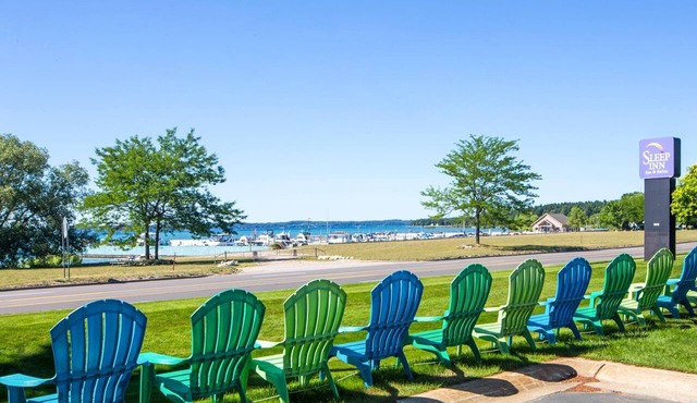 Sleep Inn & Suites Bay View Acme - Traverse City