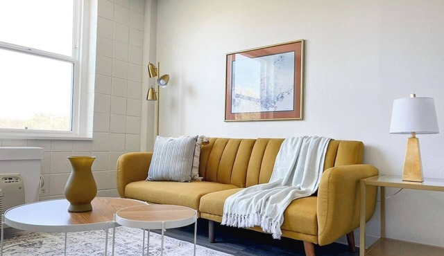 Sleepover | Charming 1BD/1BA + Gym - Cincinnati
