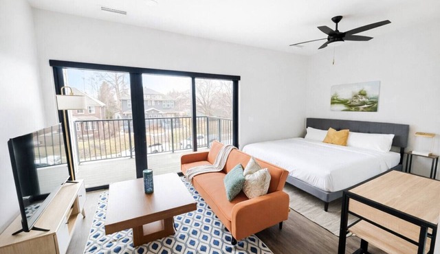 Sleepover | Charming Studio + Gym/Sauna - Omaha in Omaha