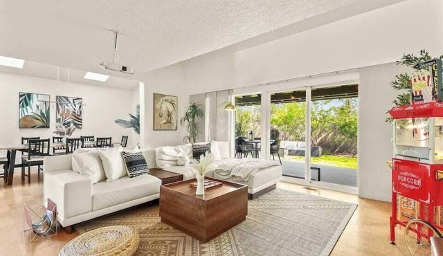 Sleeps 22 Game Room | Hot Tub