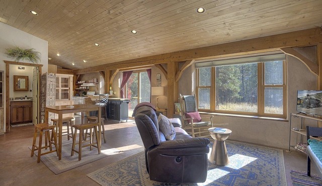 Solar-Powered Cabin | Starlink, Secluded Retreat
