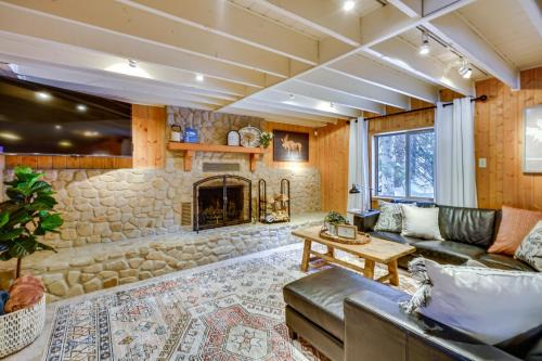 Solitude Mountain Cabin: Creek-Side View & Hot Tub in Brighton