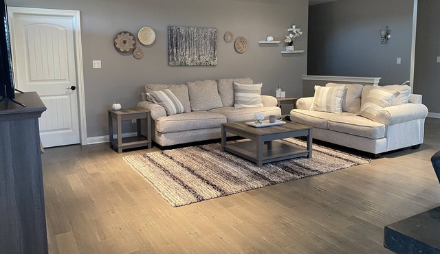 Sophisticated and Inviting Home for your Holidays!