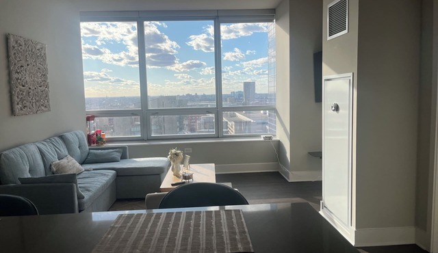 Spacious 1 bd sleeps 3 quiet and near Michigan Ave. in Chicago