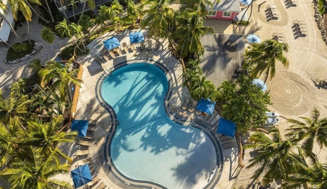 Spacious 1BR Suite w/Kitchenette, Outdoor Pool, Free Parking & Pet Friendly