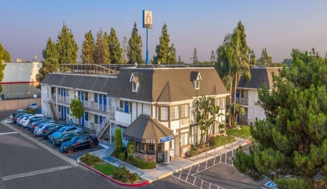 Spacious 2-bed|Pool|Free Parking in Merced