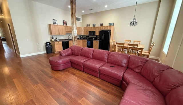 Spacious 2-bedroom apartment in Allegan with WiFi and AC
