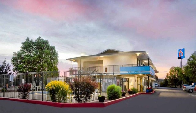 Spacious 2 Full Beds |Motel 6 Gallup, NM in Gallup