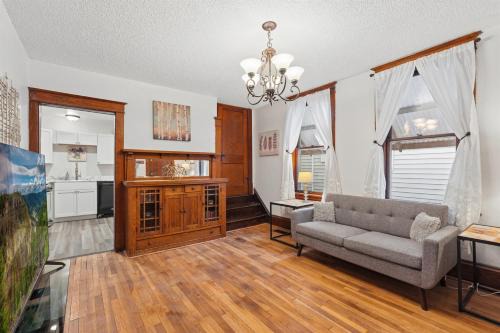 Spacious 2BR Across from Como Lake - Bramble