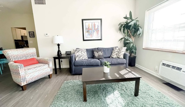 Spacious 2BR Apartment in Historic Heritage Hill