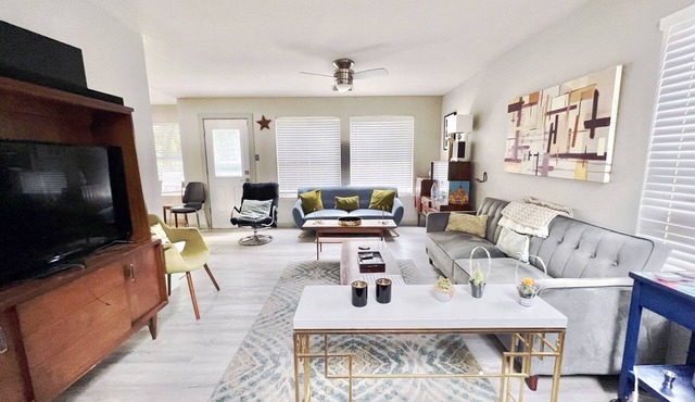 Spacious 3/4 bed 3 bath house in S. Austin