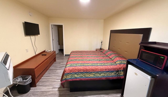 Spacious 3-bedroom apartment with AC near Portland in Gresham