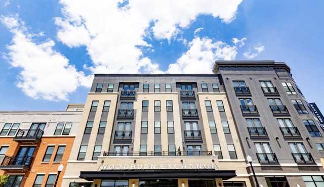Spacious 3BR/3BA Suites Near Downtown Cincinnati