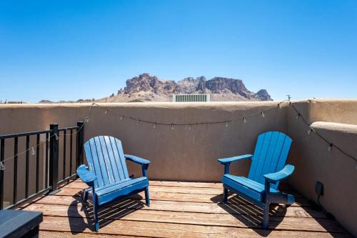 Spacious 3BR Retreat - Mountain Views
