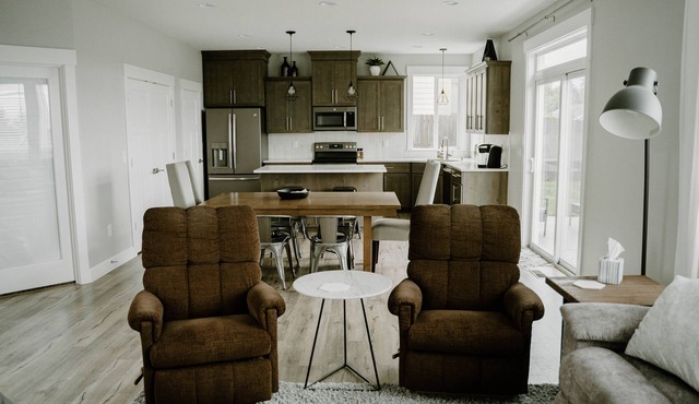 Spacious 4 bedroom home in quiet neighborhood, family friendly!
