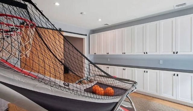 Spacious 5-bedroom house in delightful Sag Harbor with AC and gym
