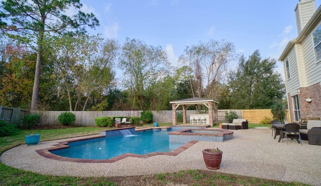 Spacious 5-bedroom Oasis House With Heated Pool/Spa