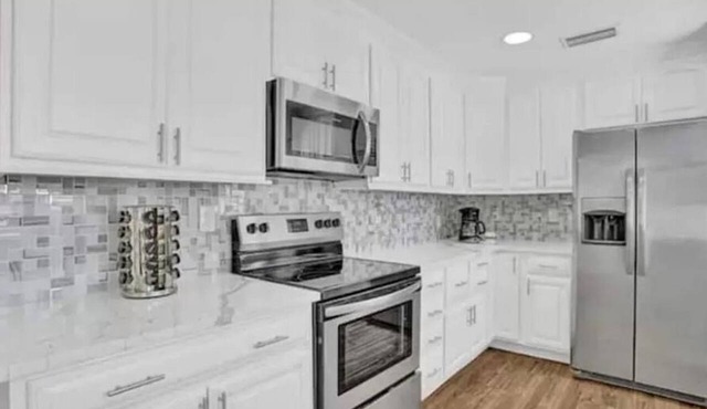 Spacious 5BR home Retreat w/Private Pool – Family-Friendly & Close to Beaches