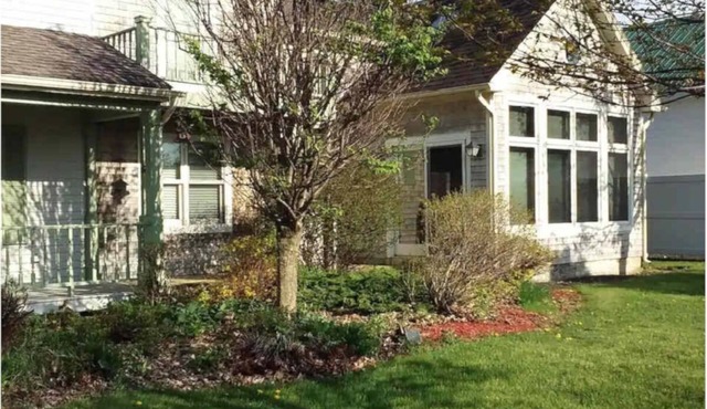 Spacious 7-bedroom house in charming Isle La Motte with AC