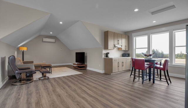Spacious apartment with stunning views in Oregon City
