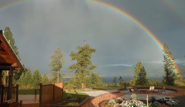 Spacious Cabin Style House, Amazing Expansive Lake views!