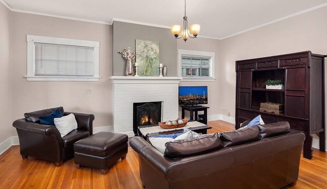 Spacious Charming Craftsman Seattle Apartment